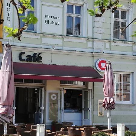 Madar Cafe מלק