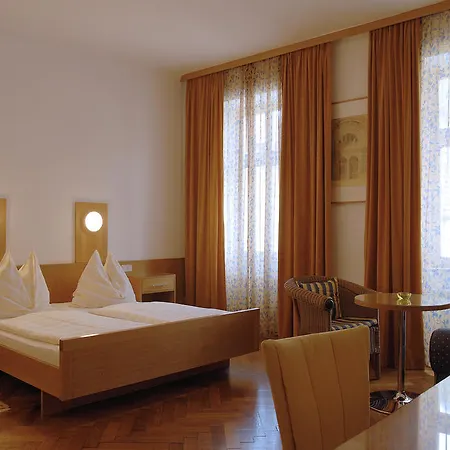 Guest house Madar Cafe