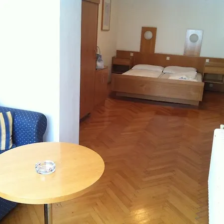 Guest house Madar Cafe Melk
