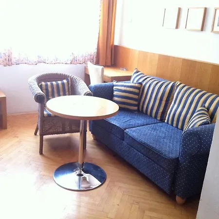 Guest house Madar Cafe 2*