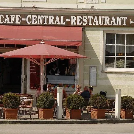Guest house Madar Cafe
