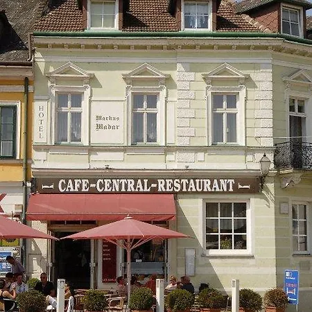 בית הארחה Madar Cafe מלק