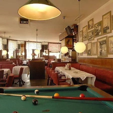 Madar Cafe Melk