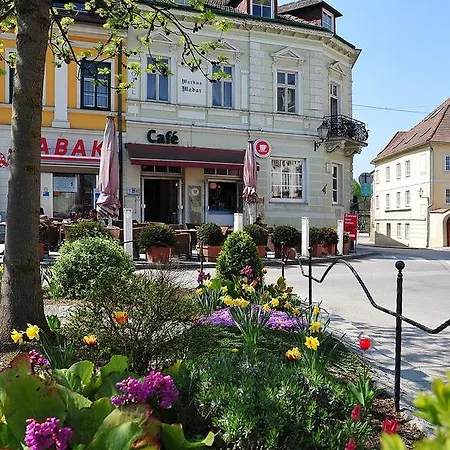 Madar Café Melk
