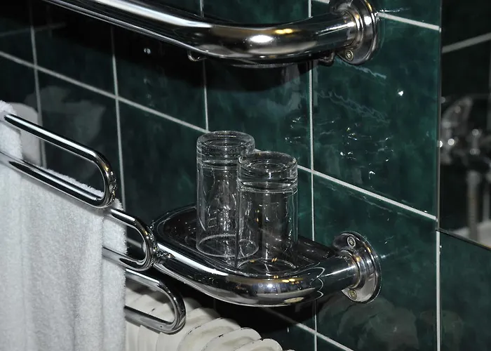 Guest house Madar Cafe