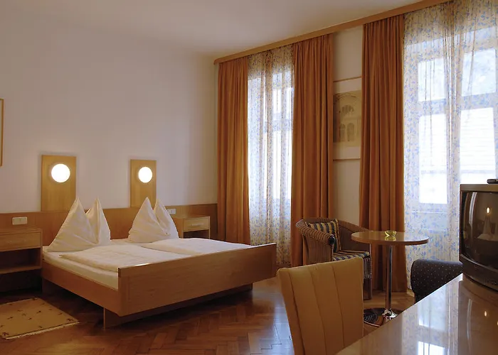 Guest house Madar Cafe