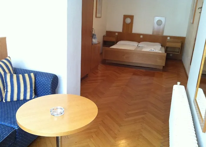 Guest house Madar Cafe Melk