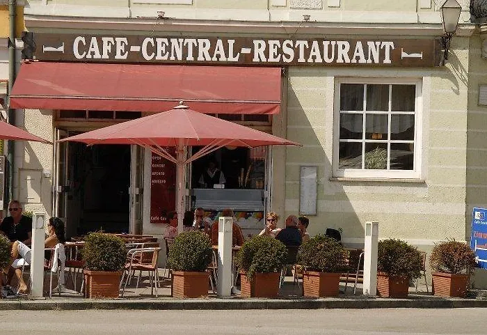 Guest house Madar Cafe